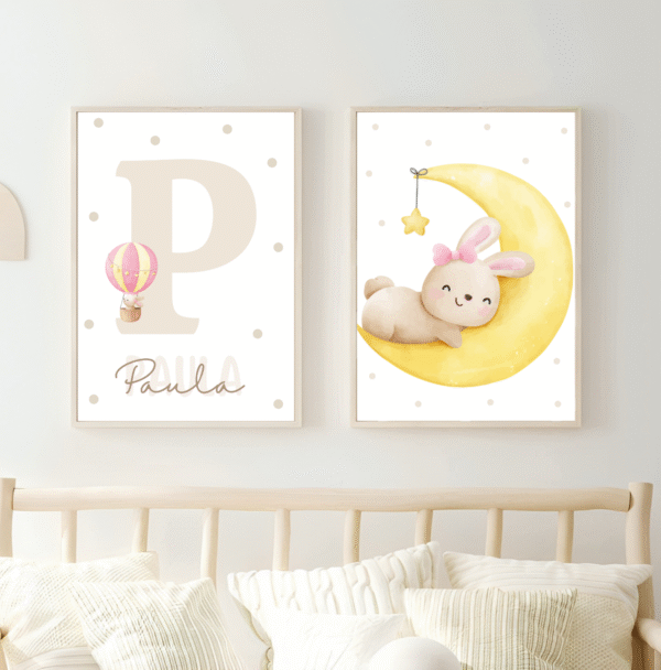 53_20241230_220504_0004-e1735666031245.png Lot d’affiches enfant lapin rose sur la lune